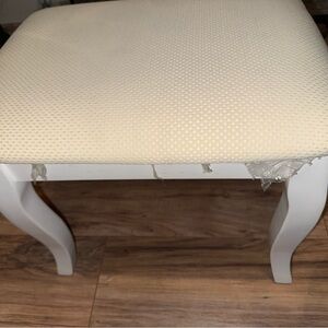 Elegant Cream Upholstered Stool and vanity